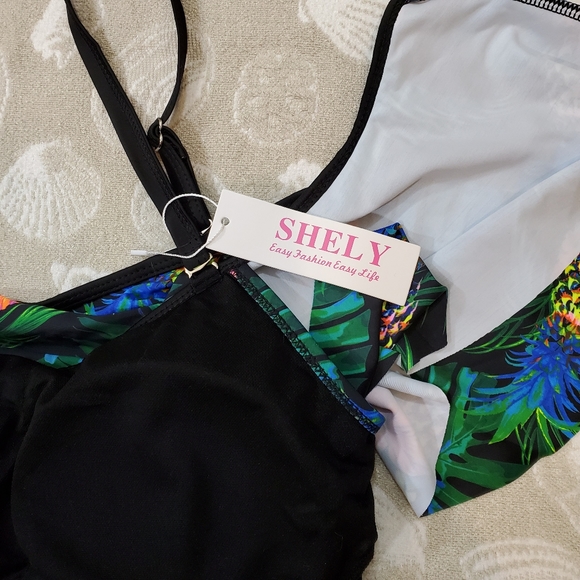 Shely Swimsuit - Picture 3 of 4